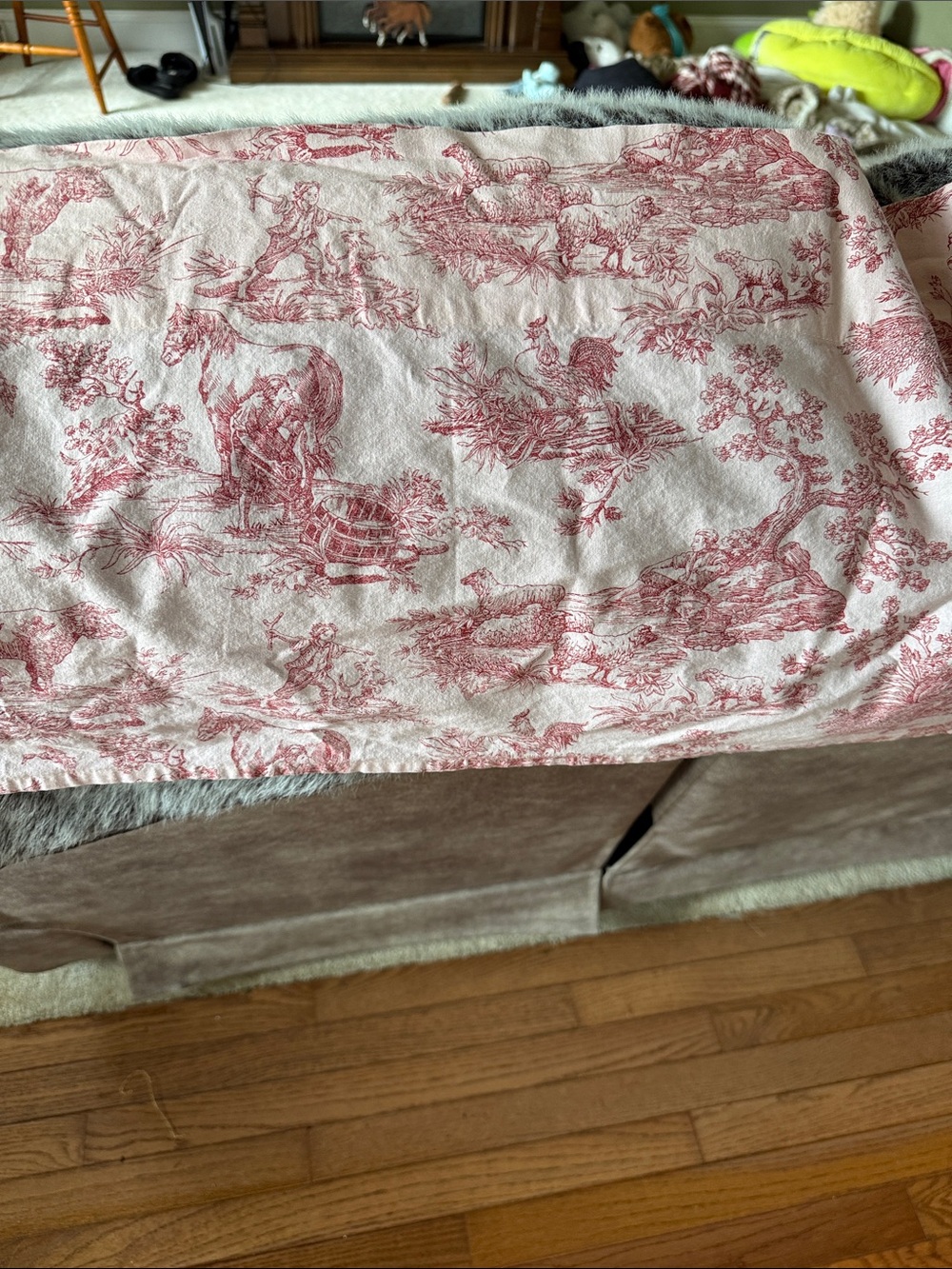 Classic Toile Red and Cream valance